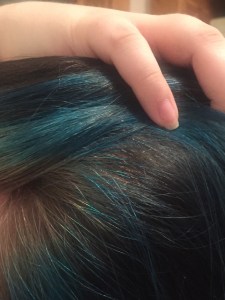 When I brush my hair back, the highlights are fully visible.